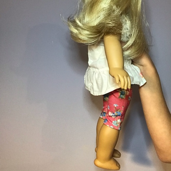 American girl doll - Picture 4 of 6